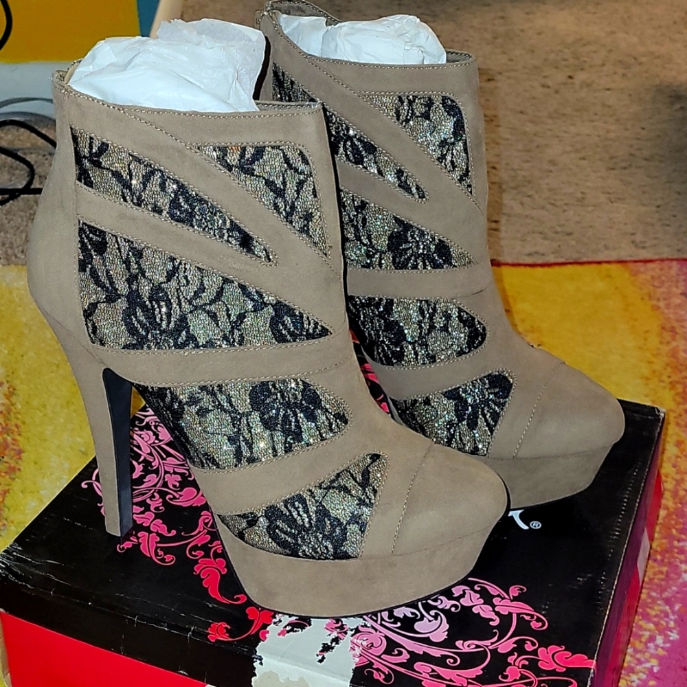 Qupid Boots